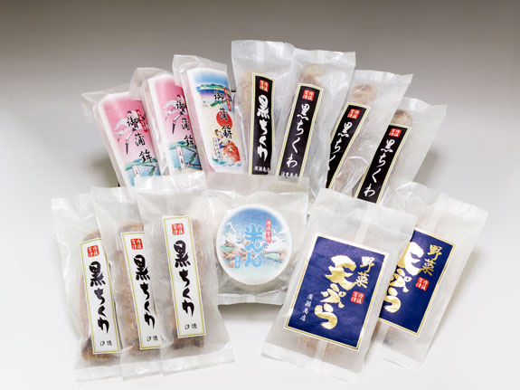 宮津練り物
黒ちくわ(汐徳)3本
黒ちくわ(追重)3本
黒ちくわ(廣瀬)1本
かまぼこ(刀祢治・文善いずれか)3枚
野菜天(廣瀬)2枚入り2袋
はんぺん(岩芳)5枚入り1袋